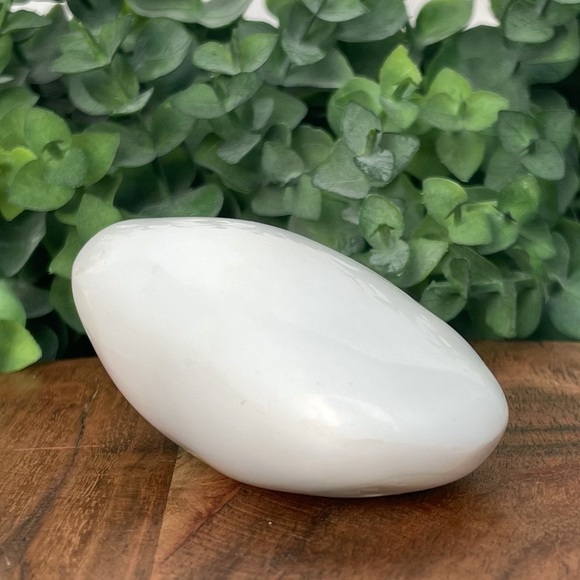 Orca Agate Palm Stone - Picture 5 of 17